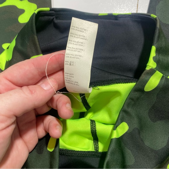 Free People Movement Tide Is High Green Neon Camo 7/8 Activewear LeggingSize S-M - Picture 11 of 15